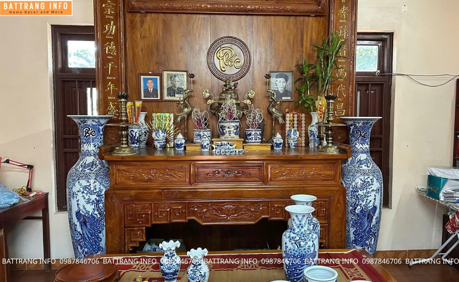 Bàn giao full combo lộc bình và bát hương men lam khử cao cấp Bát Tràng cho gia chủ tại Hà Nam