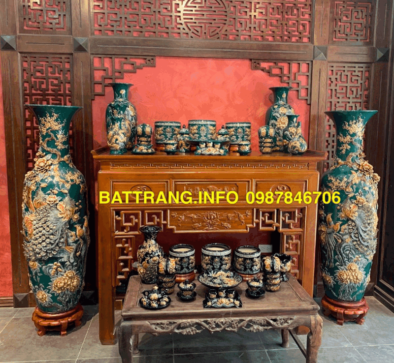 Lộc bình gốm sứ đắp nổi
