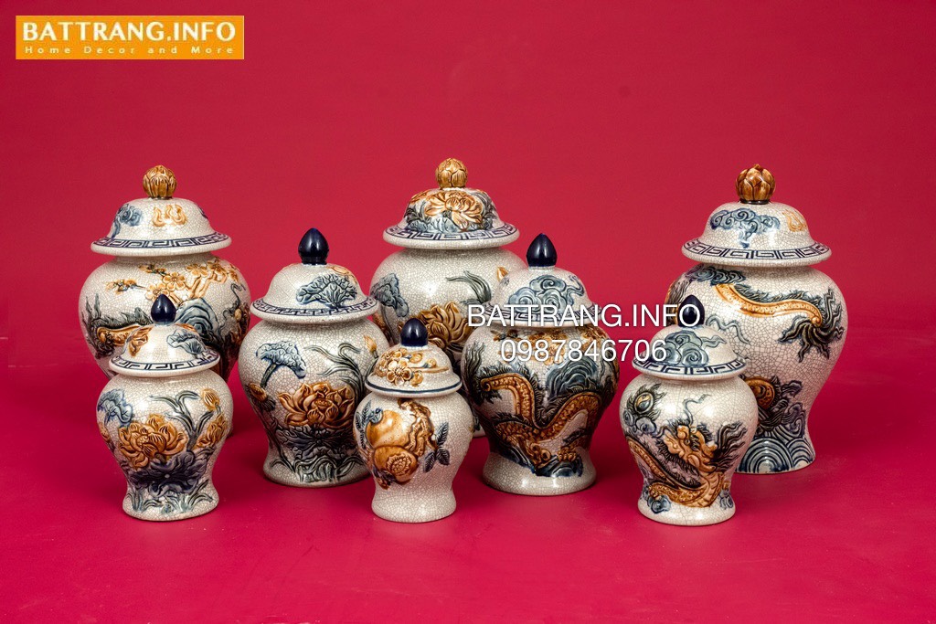 Chóe thờ gốm sứ Bát Tràng