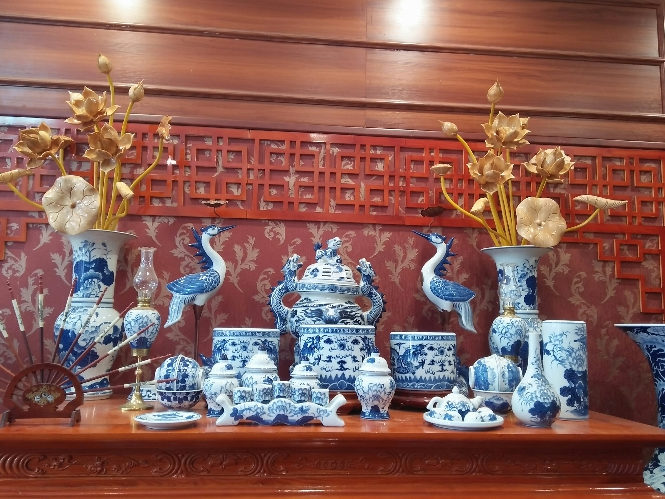 Đồ thờ gốm sứ Bát Tràng