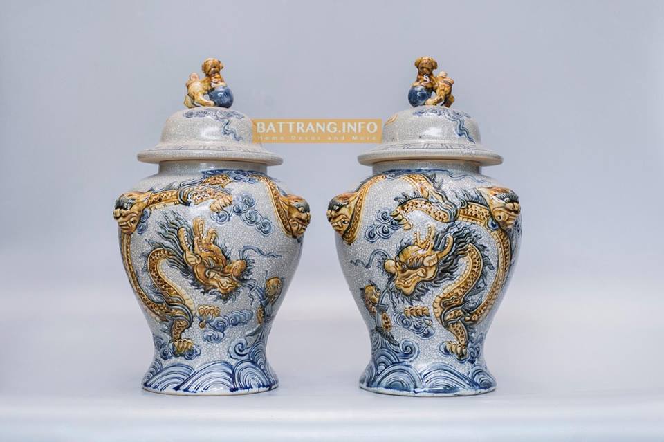 Chóe thờ gốm sứ Bát Tràng