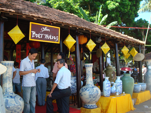 Quy trình liên hệ đặt dịch vụ du lịch Bát Tràng