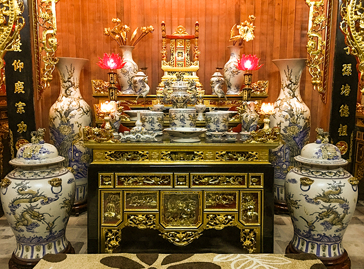 Ý nghĩa các món đồ trên ban thờ. Gốm sứ Bát Tràng