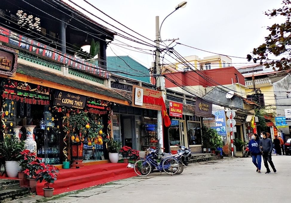 cửa hàng gốm sứ Bát Tràng vắng vẻ covid 19