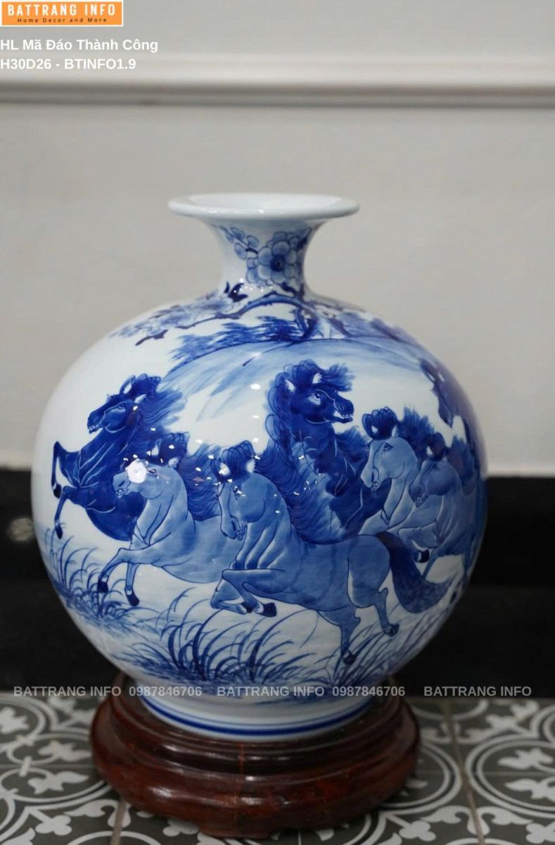 Bình hút lộc “Mã Đáo Thành Công” men lam xanh vẽ tay cao 30cm