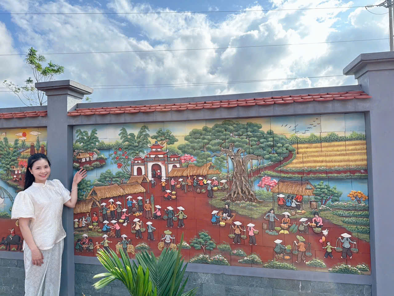 Tranh Gốm Ghép Mảnh Trang Trí Sân Vườn Cao Cấp Bát Tràng – Điểm Nhấn Nghệ Thuật Sang Trọng Cho Không Gian Ngoại Thất