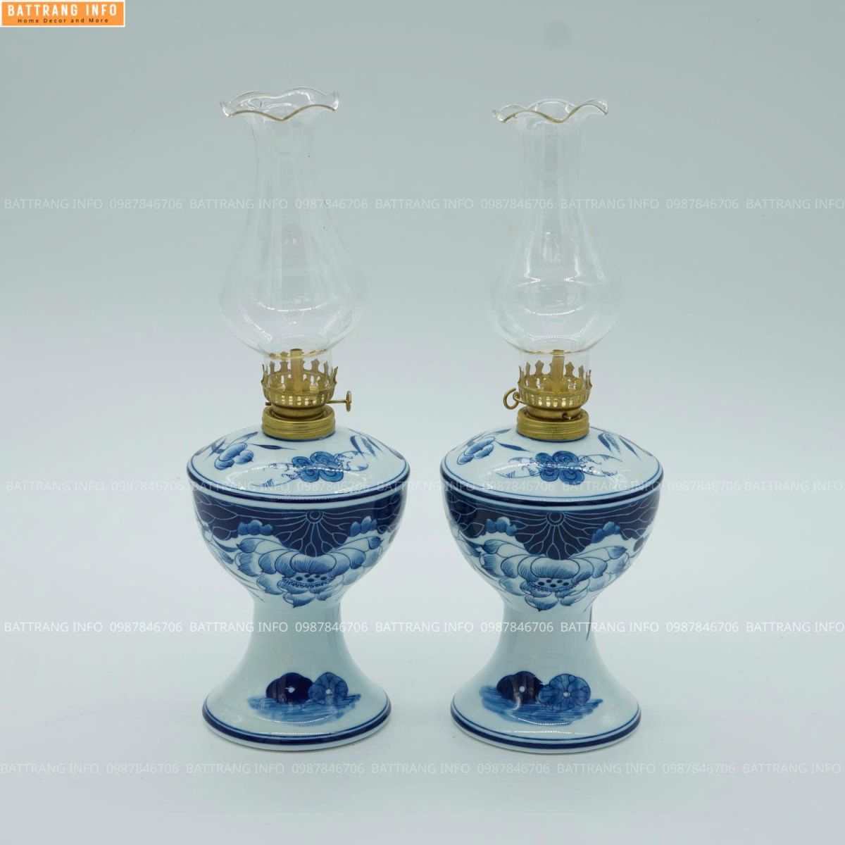 Đèn Dầu Men Lam Vẽ Tay Cao Cấp Bát Tràng – Linh Khí Tâm Linh Trong Không Gian Thờ Cúng