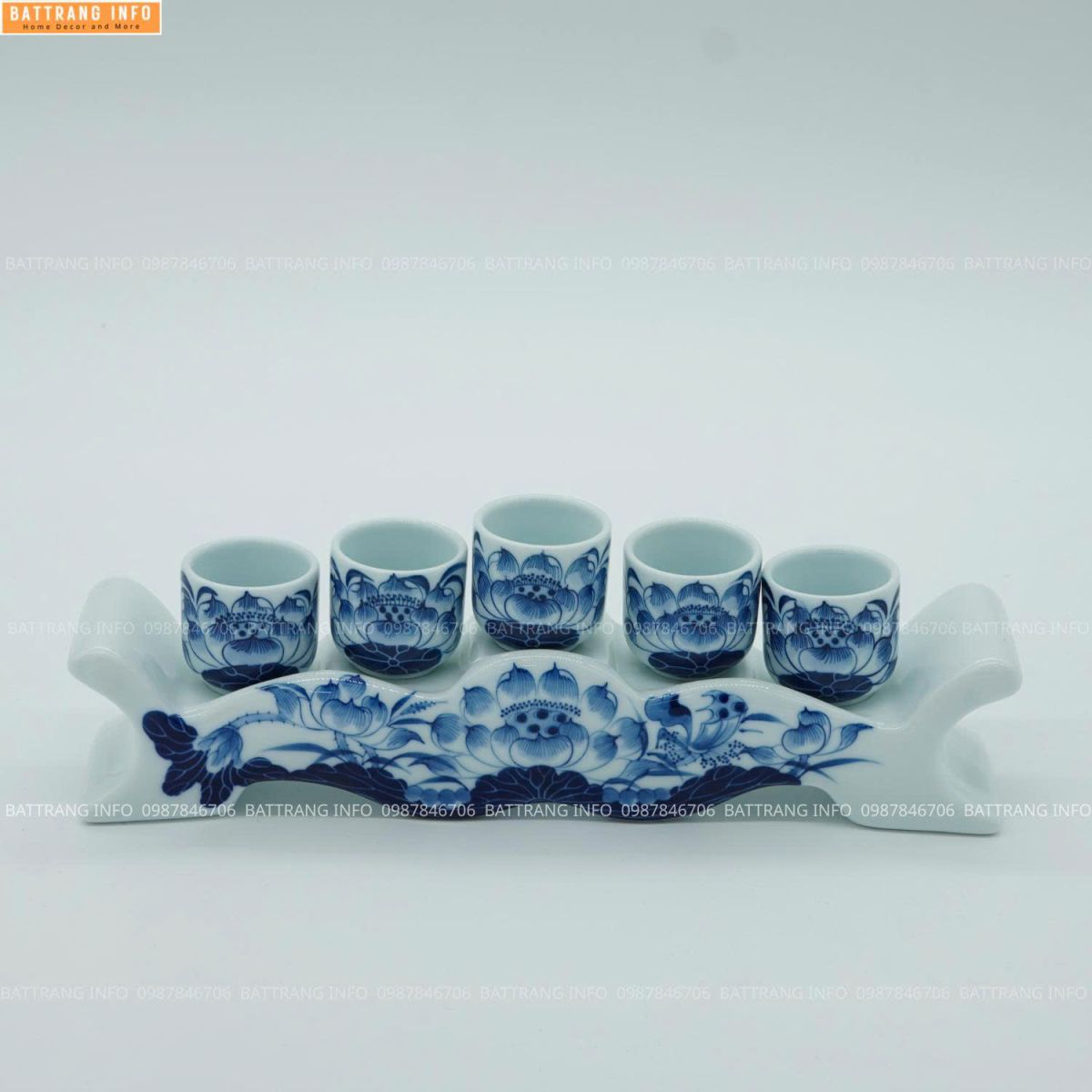 Ý nghĩa kỷ chén men lam vẽ tay hoa sen cao cấp Bát Tràng trên ban thờ