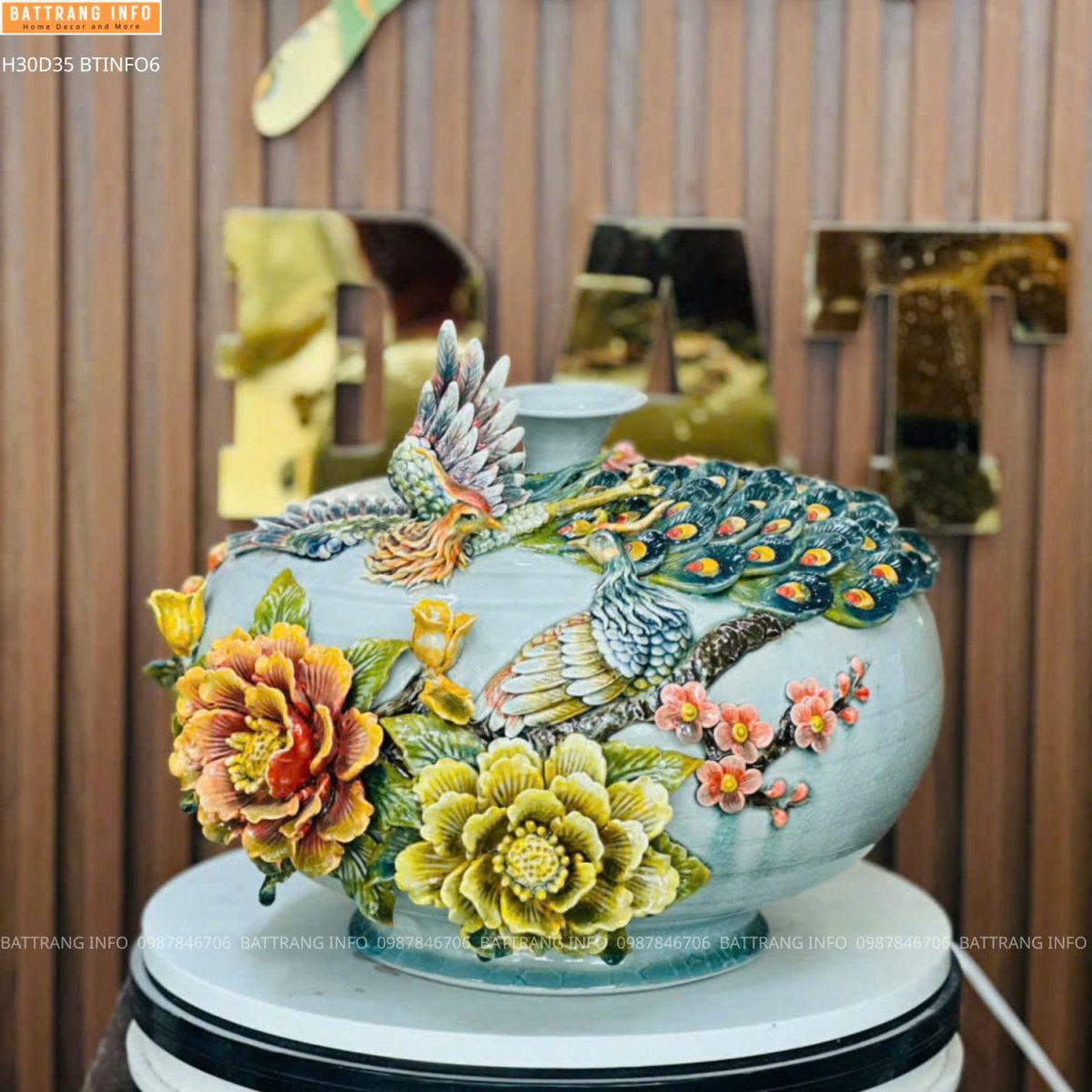 Bình Hút Lộc Chim Công Đắp Nổi Cao 30cm