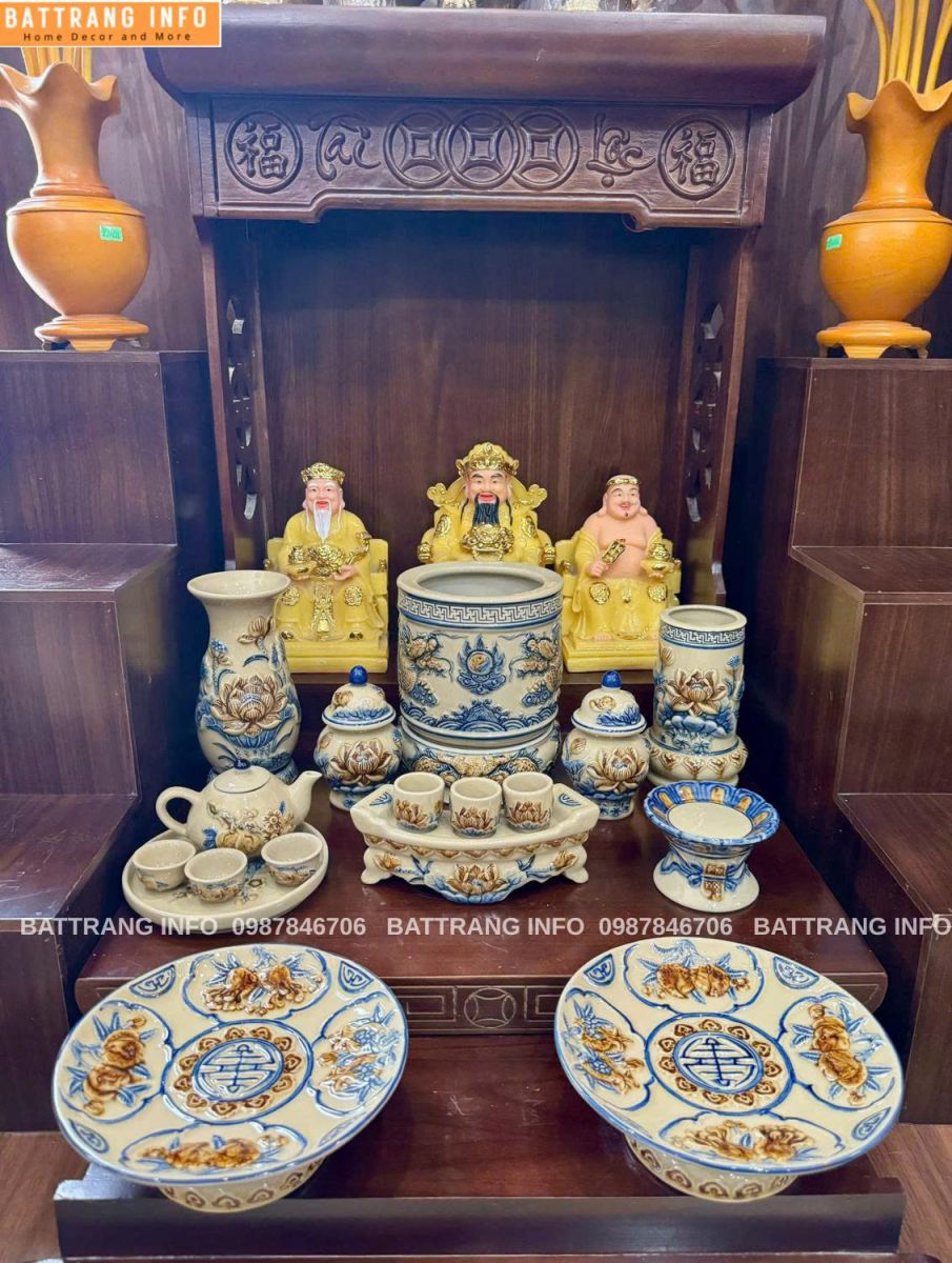 Bộ đồ thờ men hoàng thổ đắp nổi cho ban thờ Thần Tài cao cấp Bát Tràng – Sang trọng, chuẩn phong thủy