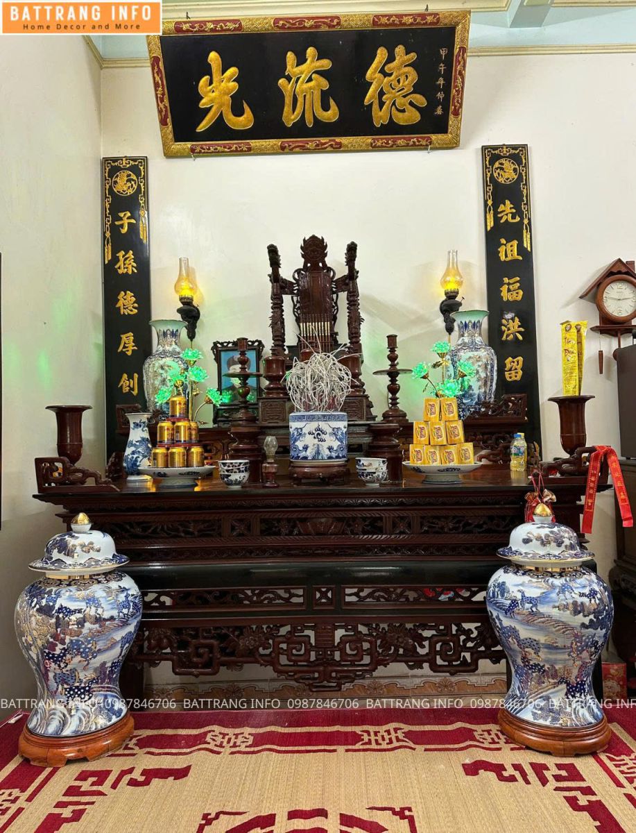 Bộ choé Tùng Lộc cao 63cm vẽ vàng 24K – Tinh hoa gốm sứ Bát Tràng tại tư gia khách hàng