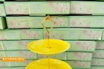 Khay đĩa sứ đựng bánh kẹo 3 tầng men màu vàng cao cấp Kích thước đĩa: 26cm x 21cm x 16cm